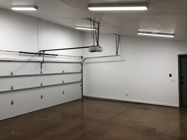 Building Photo - 9125 S 16th St