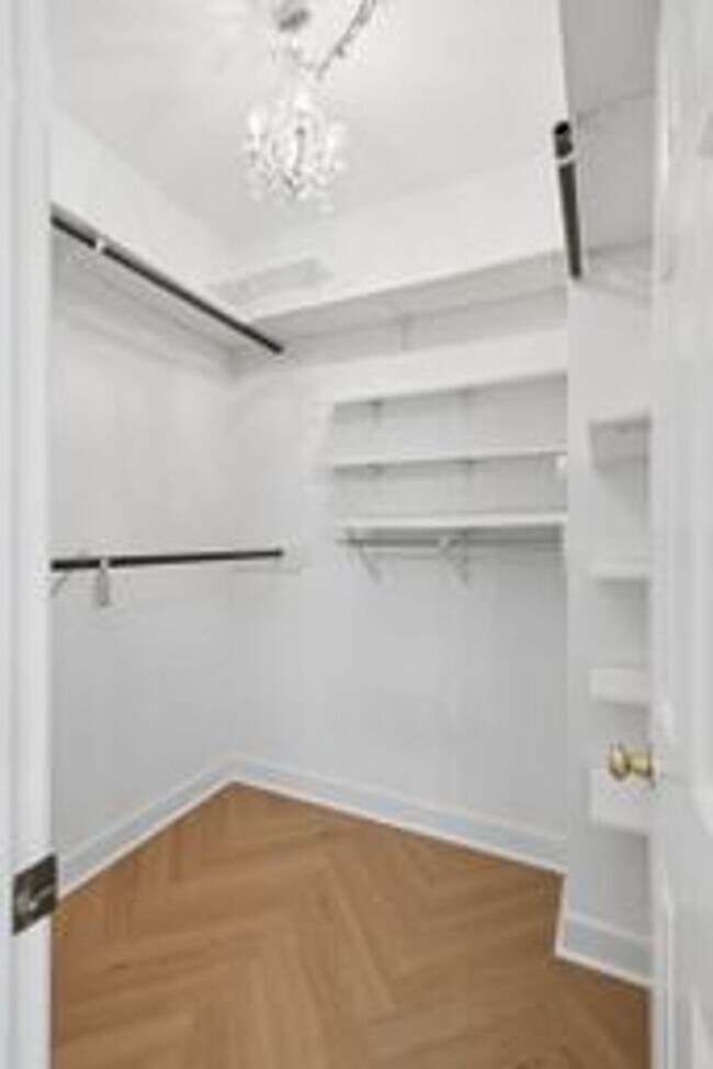 Building Photo - Beautiful Brentwood Home with Inground Pool on Quiet Cul-de-Sac