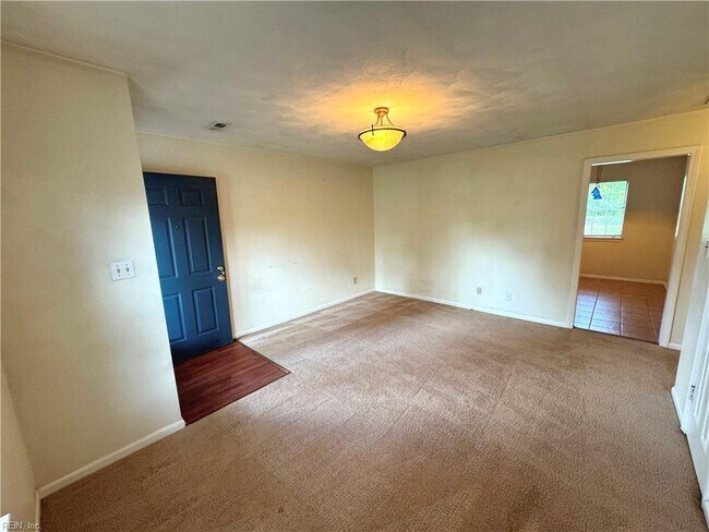 Building Photo - 312 Christa Dr