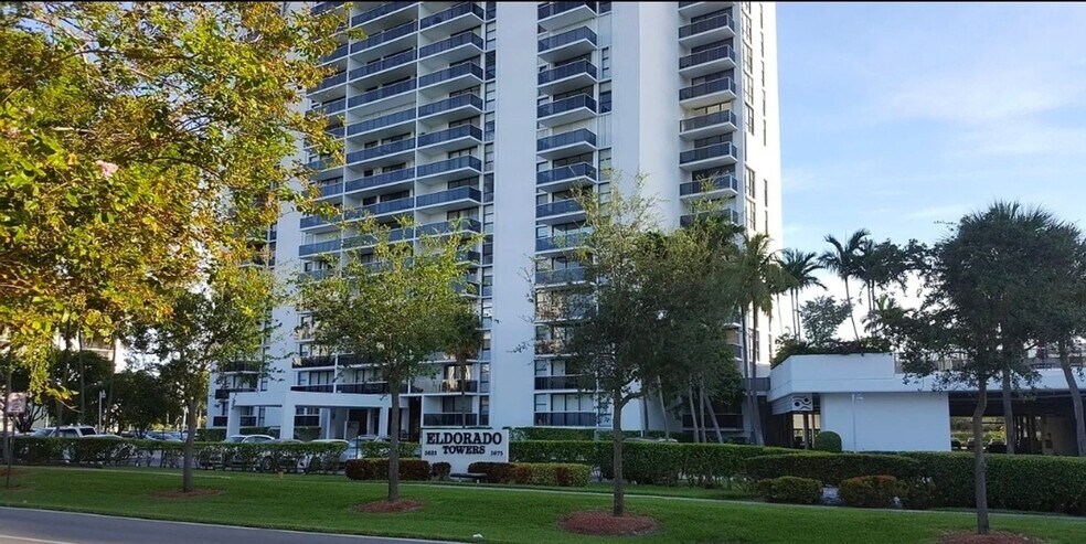 Building Photo - 3675 N Country Club Dr