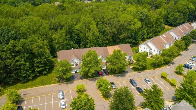 Building Photo - 141 Briarwood Dr