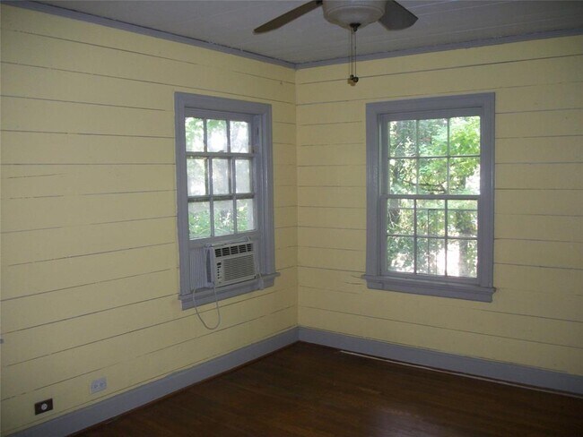 Building Photo - 2041 Norfolk St