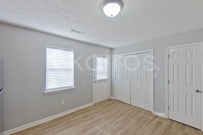 Building Photo - 168 Deer Pkwy