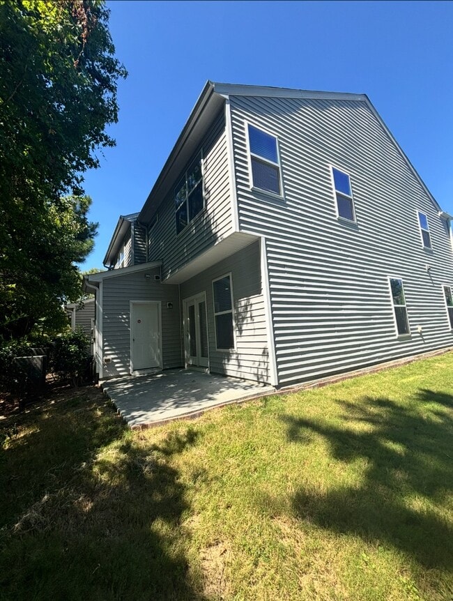 Building Photo - 102 Harvest Oaks Ln