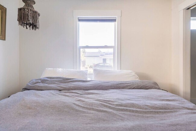 Building Photo - Renovated Two Bedroom West Napa Bungalow
