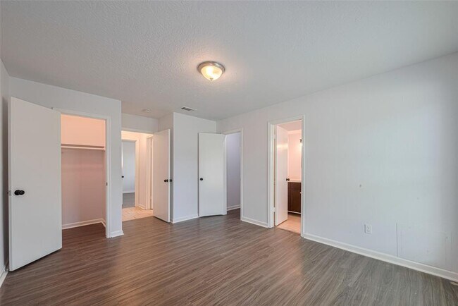 Building Photo - 7926 Jonquil Dr