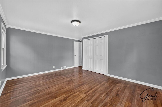 Building Photo - 17400 Huntington Rd