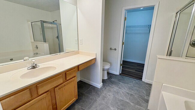 Building Photo - Town Home - 3 Beds - 3 Baths