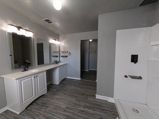 Building Photo - Stylish San Antonio Rental with Solar Panels, Fenced Yard, and All Appliances Included!