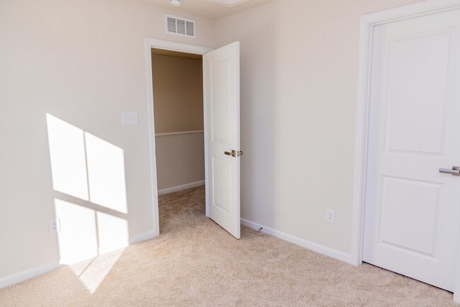 Building Photo - 4 Bedroom Home in Waynesboro