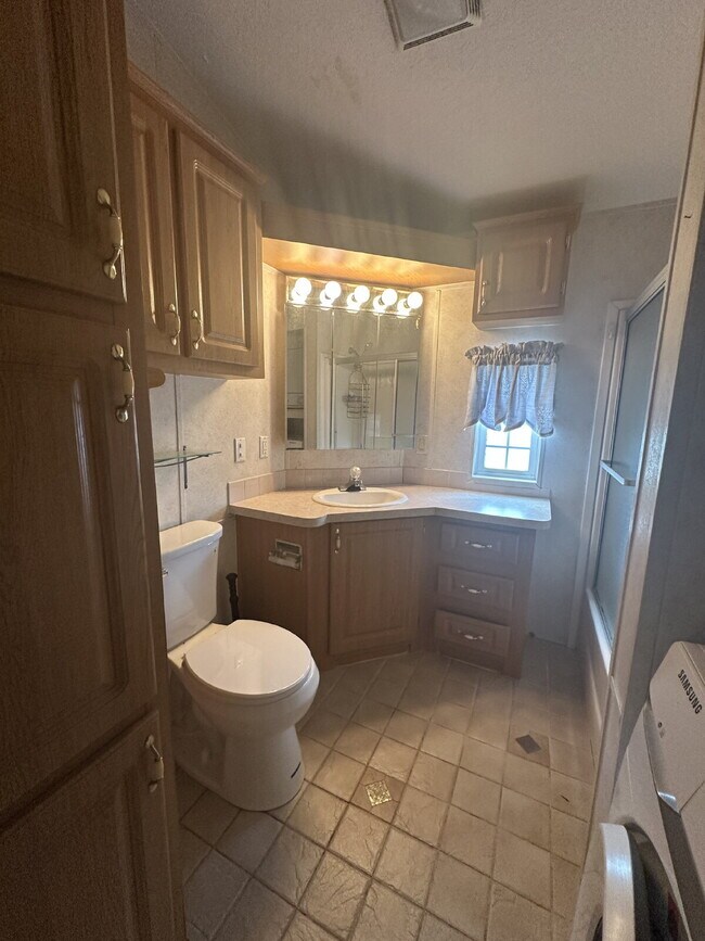 Building Photo - Cozy and Convenient Water Front 2/1 in St. Cloud's Shelter Cove