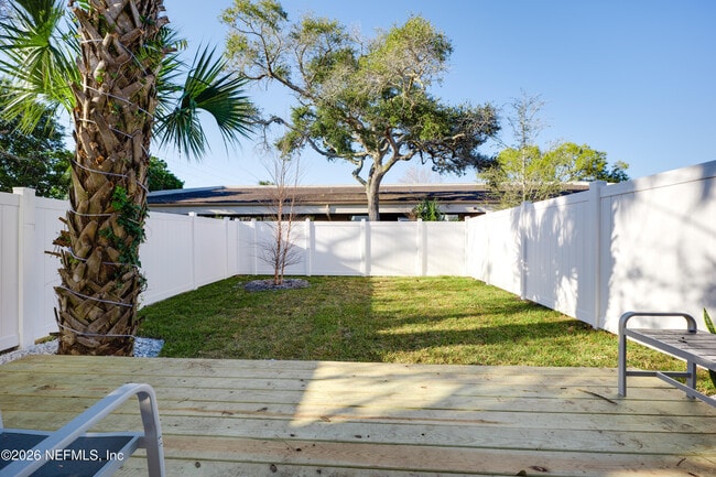 Building Photo - 817 7th Ave N