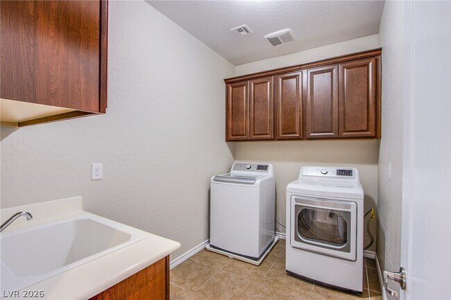 Building Photo - 729 Catalina Aisle St