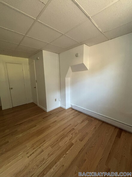 Building Photo - 405 Beacon St