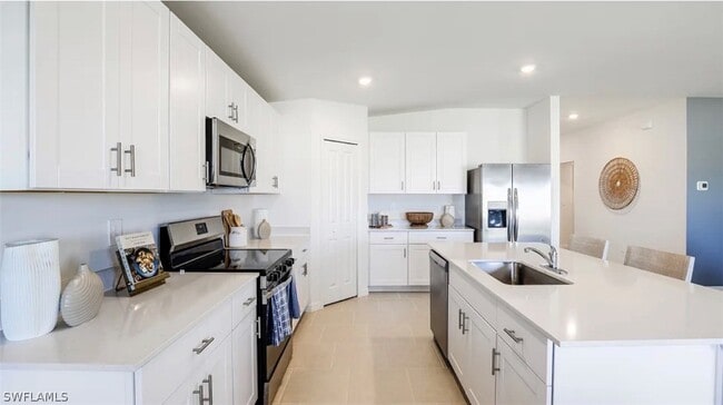 Building Photo - 329 Marta Dr