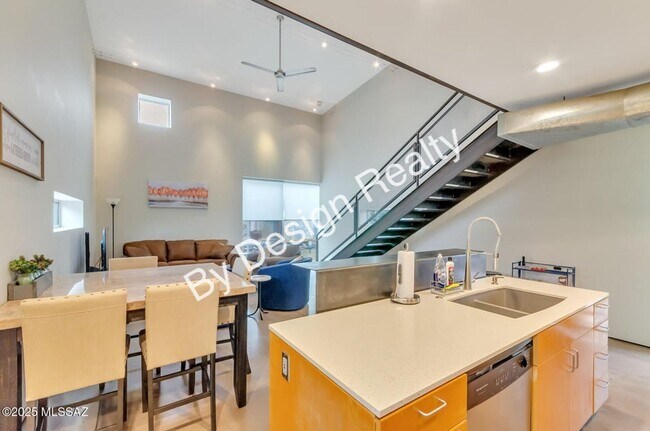 Building Photo - Modern Loft-Style Home in Barrio Metalico