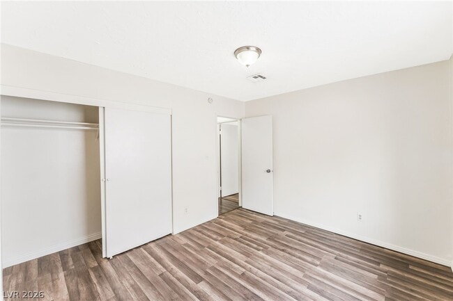 Building Photo - 4960 E Mohave Ave