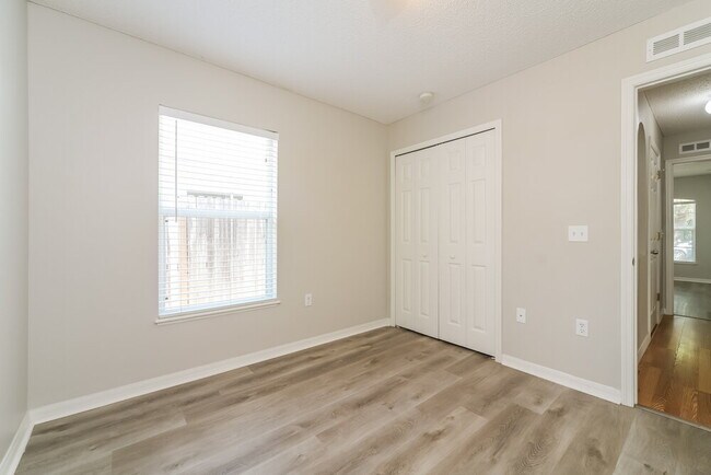 Building Photo - 3119 Whispering Trails St