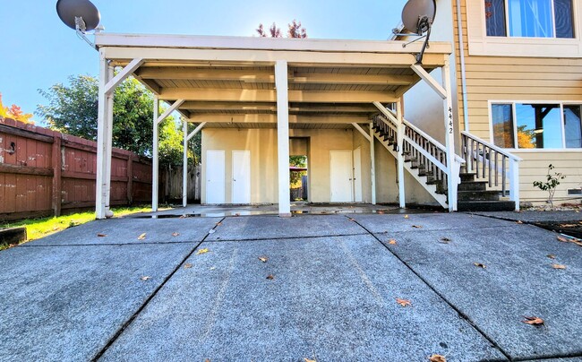 Building Photo - 3 Bedroom Rincon Valley Duplex