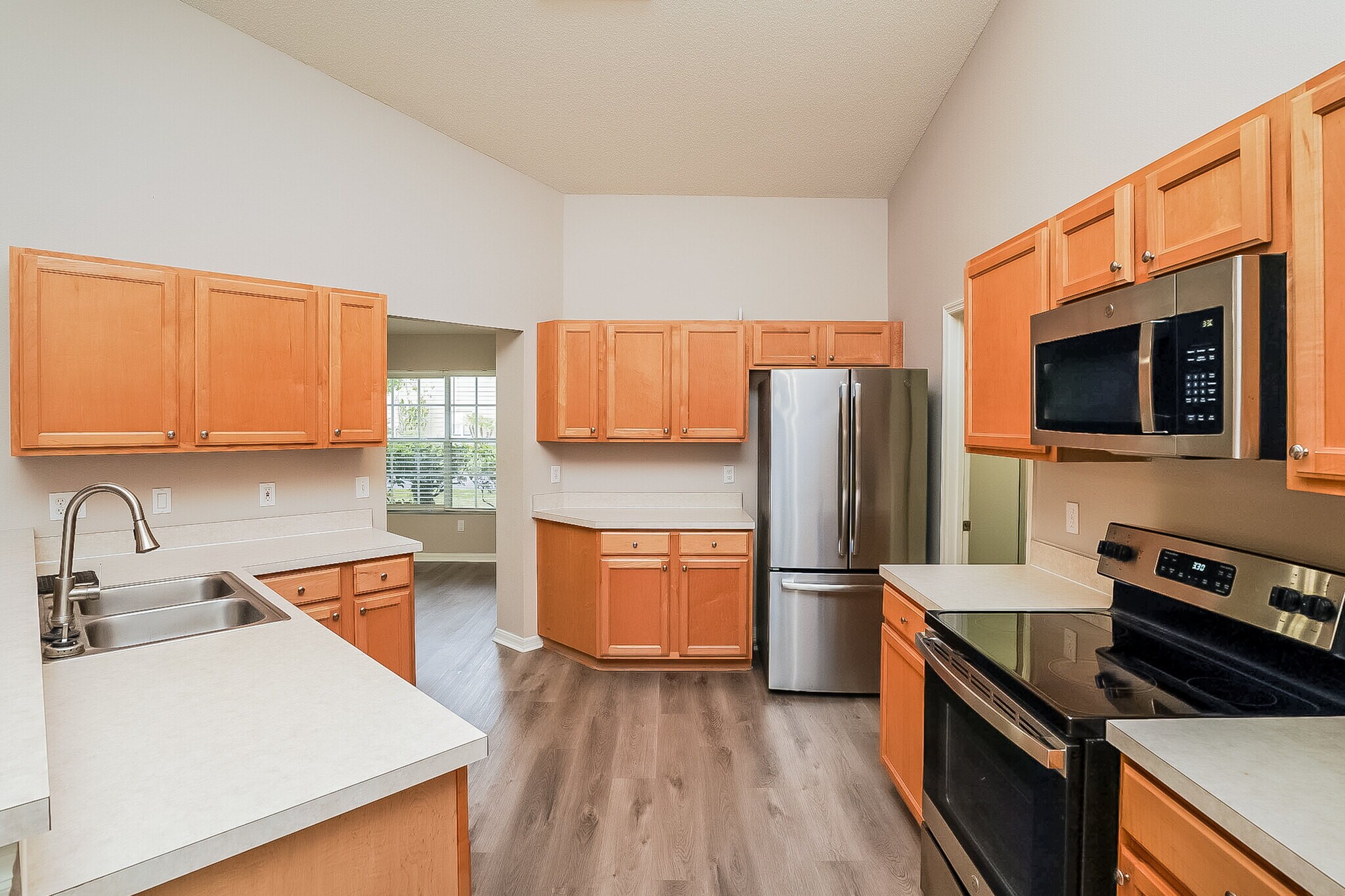 Building Photo - 1870 Smoketree Cir