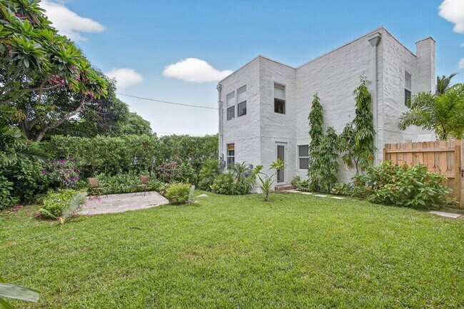 Building Photo - 825 34th St