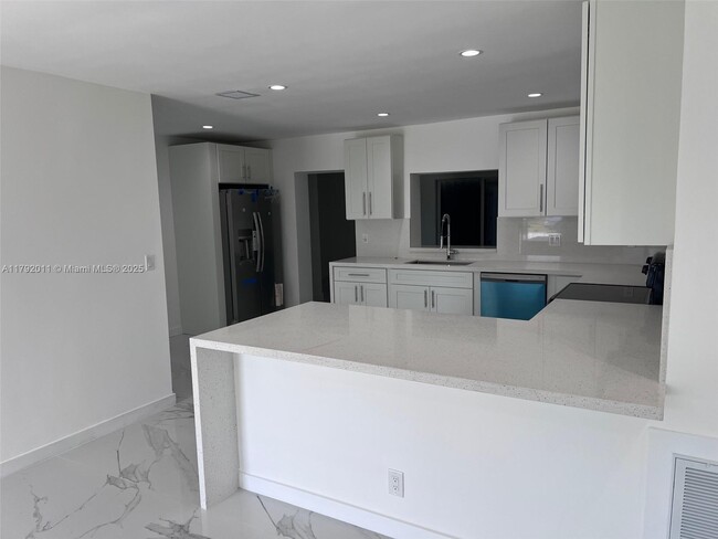 Building Photo - 431 NE 58th Ct