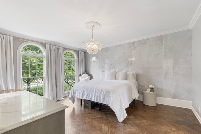 Building Photo - Luxury Furnished Home