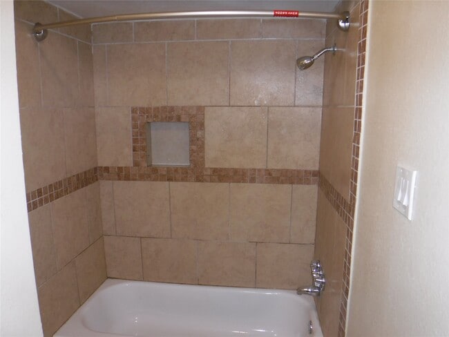 Building Photo - 10110 Westview Dr