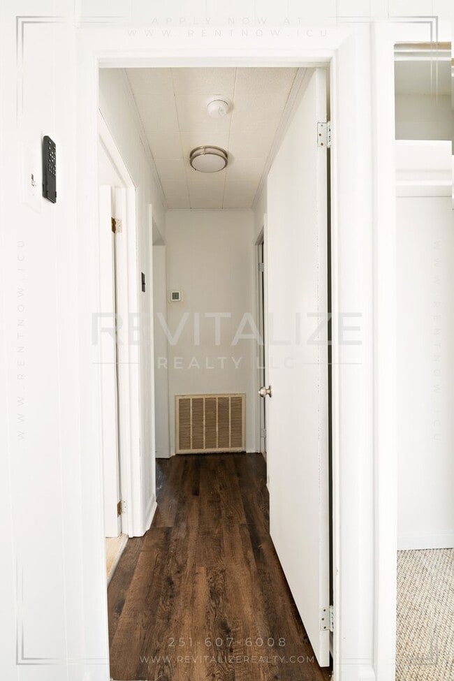 Building Photo - Updated 3 Bedroom/2 Bathroom Home in Mobile!