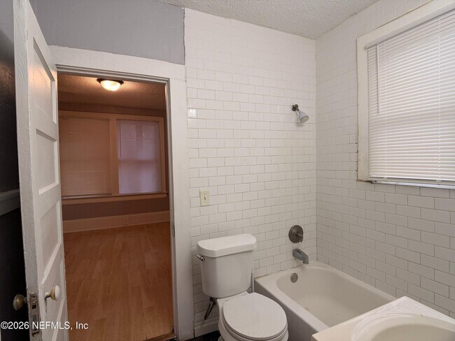 Building Photo - 511 Ivy St