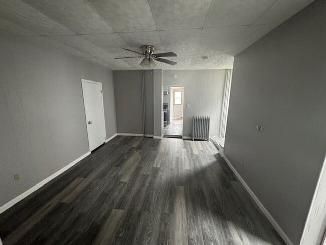 Building Photo - 3 bedroom 2 bathroom