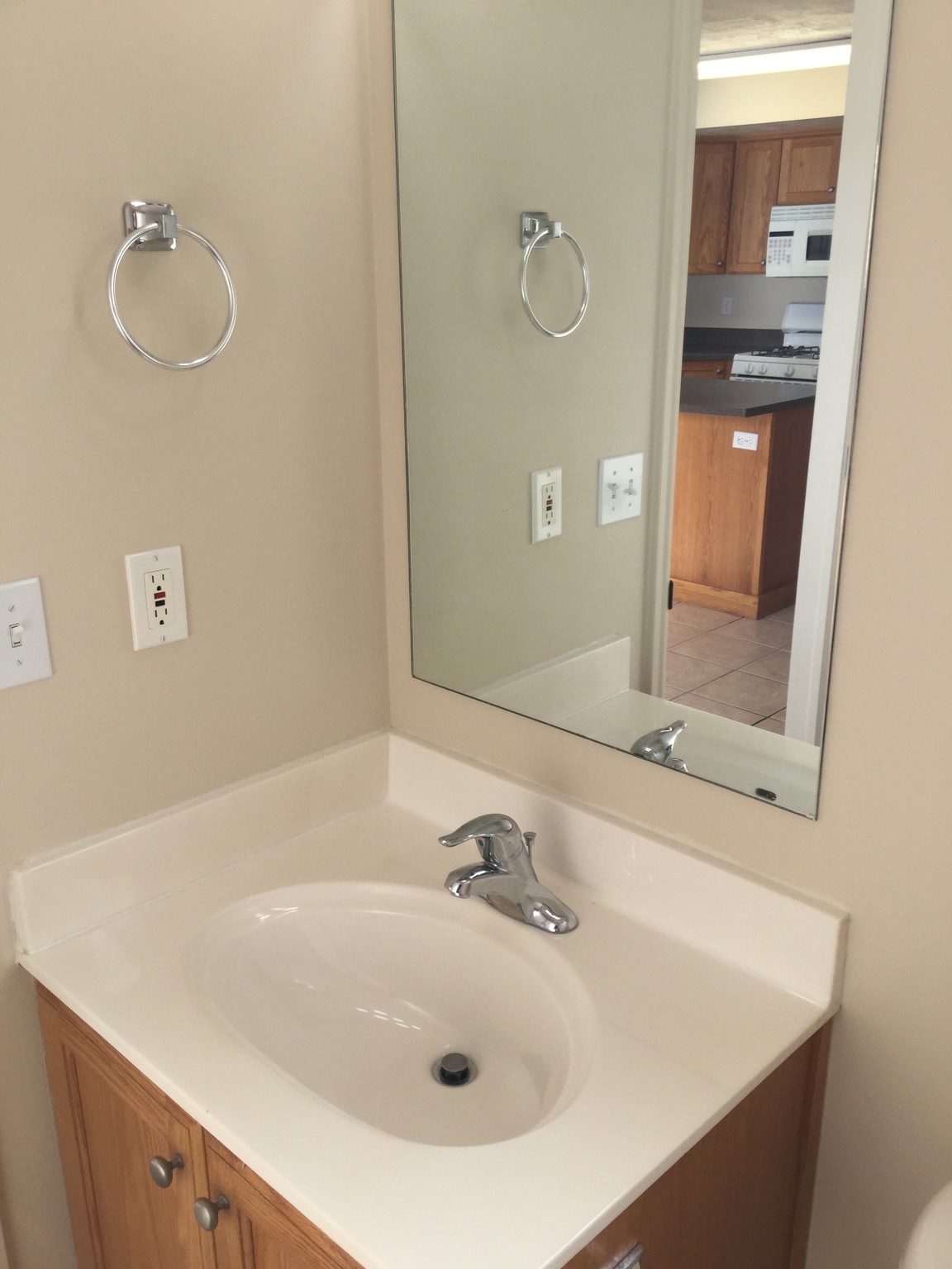 Building Photo - 479 Raven Way