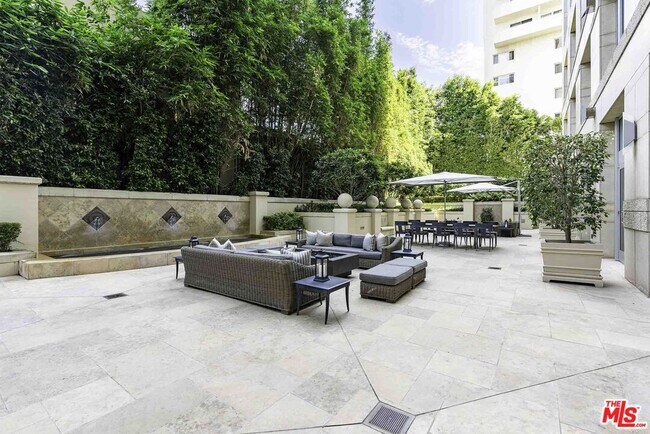 Building Photo - 10727 Wilshire Blvd
