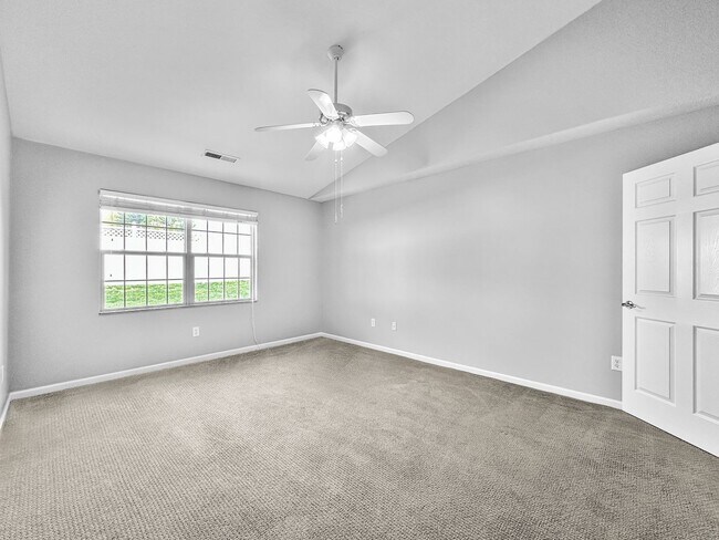 Building Photo - Beautiful 2BR 2BA Home w/ Sunroom • Full Kitchen Suite • Attached Garage in Columbus