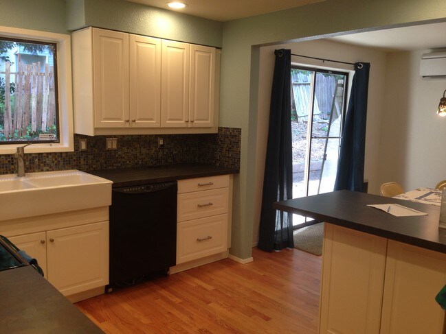 Building Photo - 2535 NE 95th St