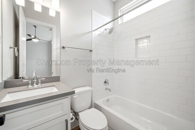 Building Photo - 1204 W 16th St