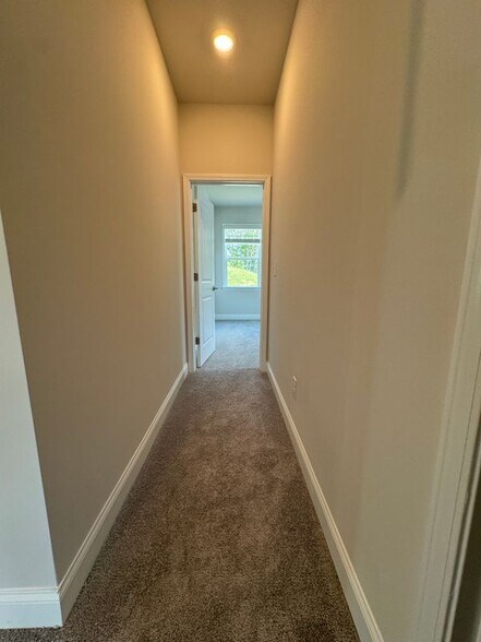 Building Photo - 850 Elderberry Ct