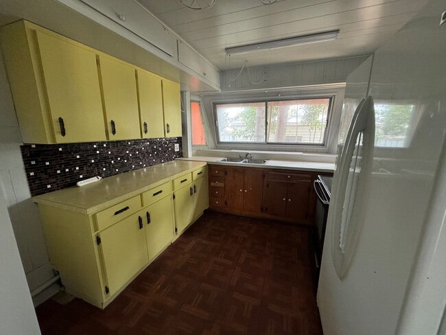 Building Photo - Spacious 2-Bed/2-Bath Mobile Home for Rent!