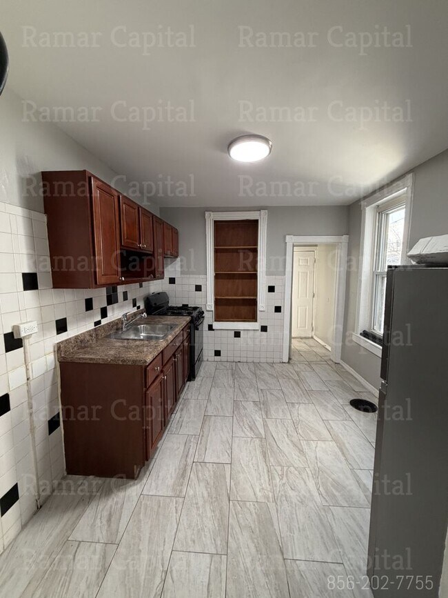 Building Photo - 714 Vine St