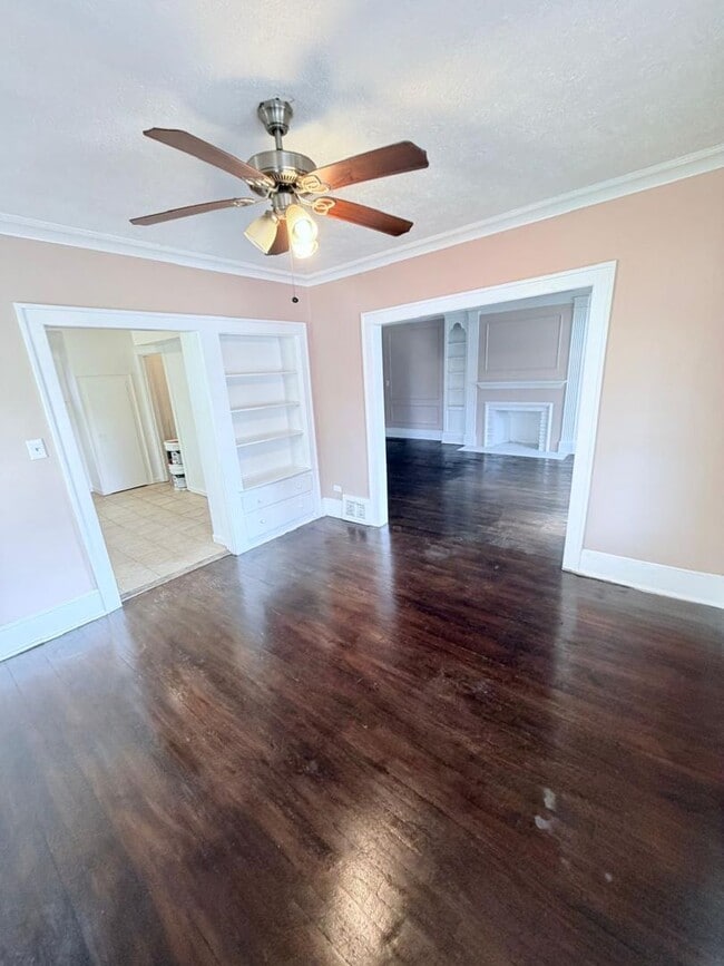 Building Photo - Spacious 4-Bedroom Single-Family Home with 2-Car Garage in Cleveland Heights