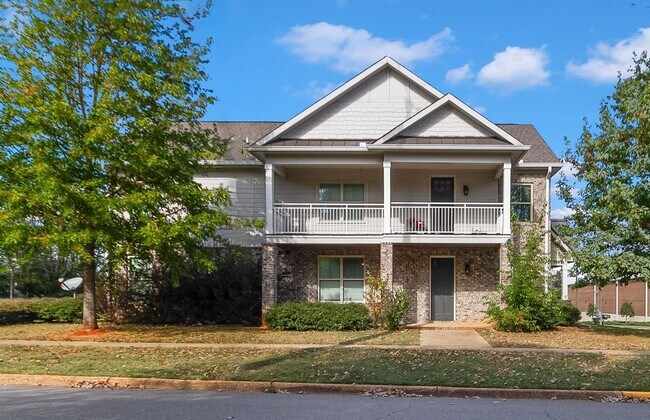 Building Photo - Spacious 3 Bedroom 3.5 Baths Available for Fall 2026! Schedule your Showing and Apply Today!