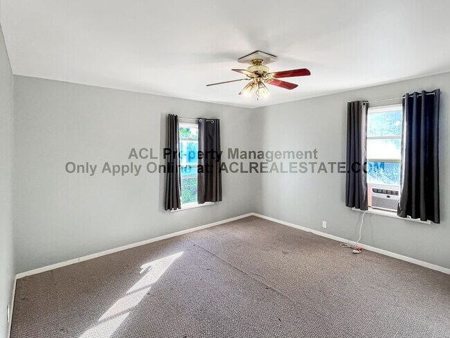 Building Photo - Charming & Affordable 1 Bedroom Home Acros...
