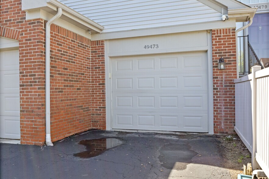 Building Photo - 49473 Pointe Xing