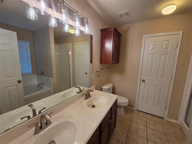 Building Photo - 3227 Yeltes