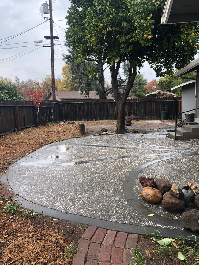 Building Photo - Turlock Charmer newly remodeled