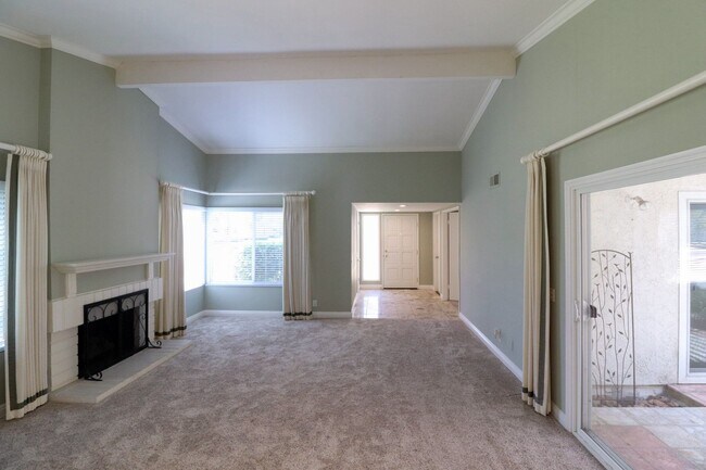 Building Photo - 1050 Pacifica Dr