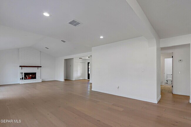 Building Photo - 4828 Ballerina Dr