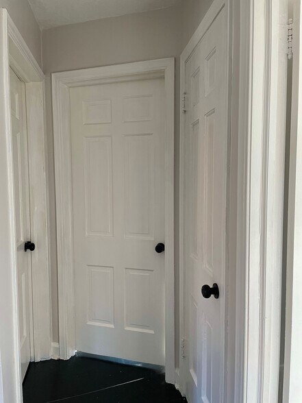 Bedroom hallway - 1003 W 12 Mile Rd