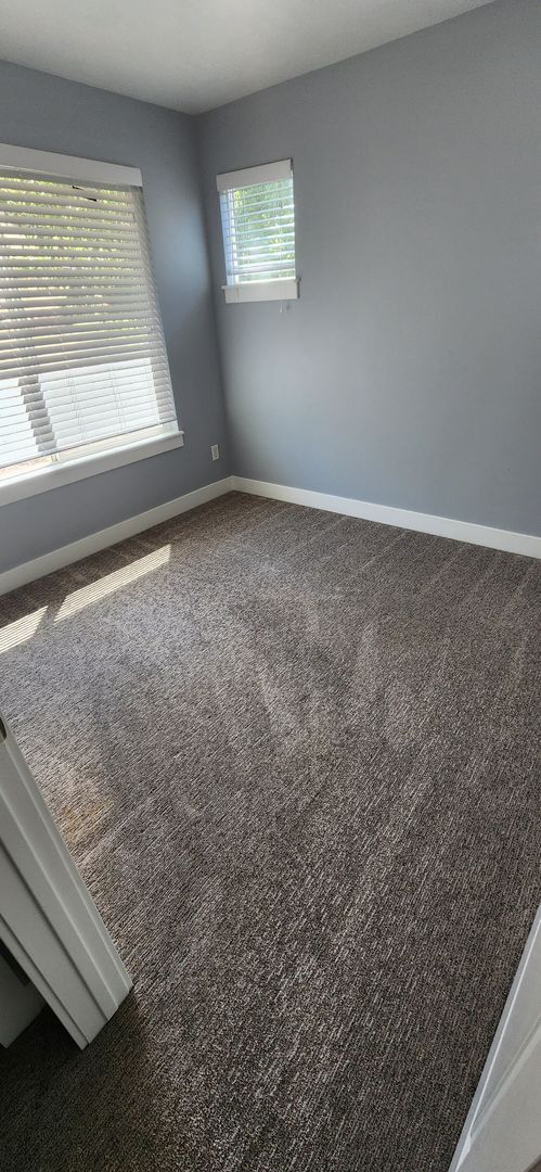 Building Photo - Luxury 3 Bedroom Plus Den in Sandy!