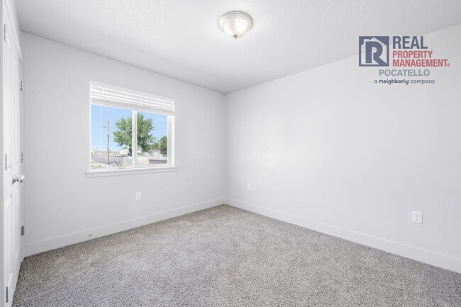 Building Photo - 1813 W Quinn Rd
